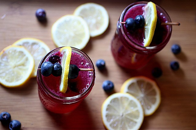 Blueberry Lemonade {mind-over-batter.com}