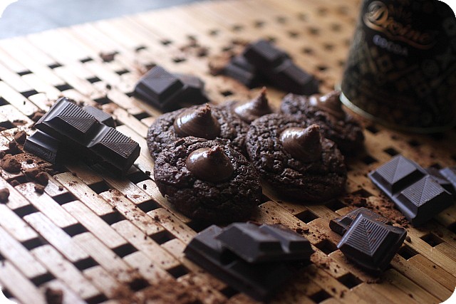 Double dark chocolate thumbprint cookies7E