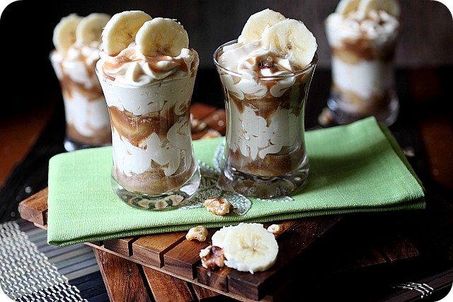 Banana Foster No Bake Cheesecake Shooters {www.mind-over-batter.com}