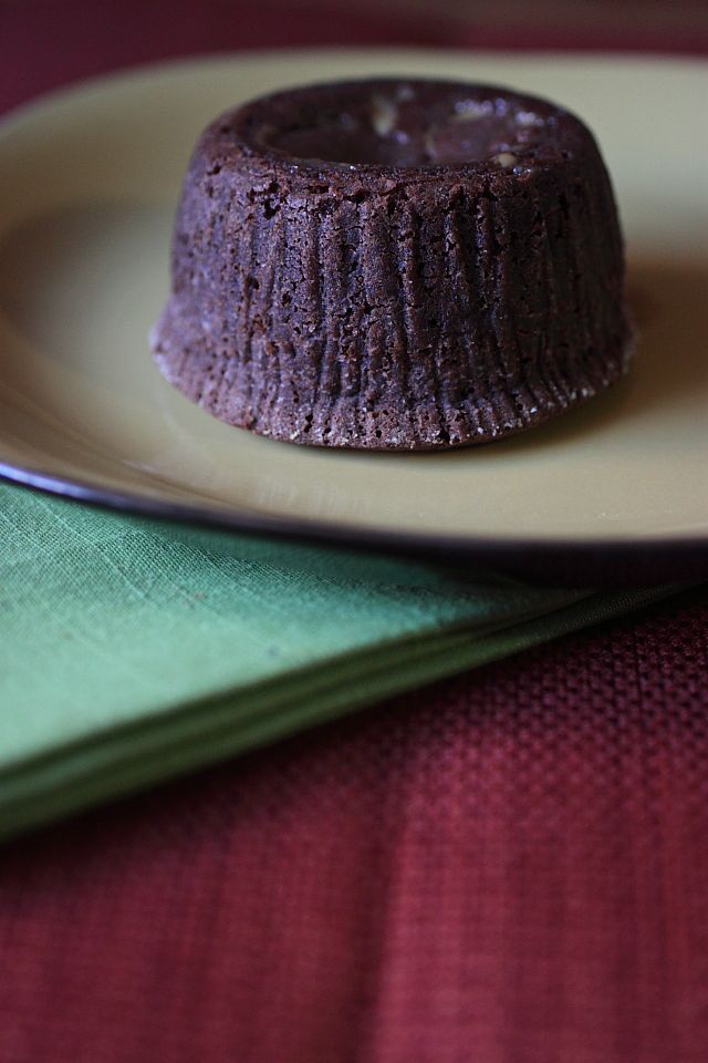 Molten Chocolate Cake with Dulce de Leche Filling {mind-over-batter.com}