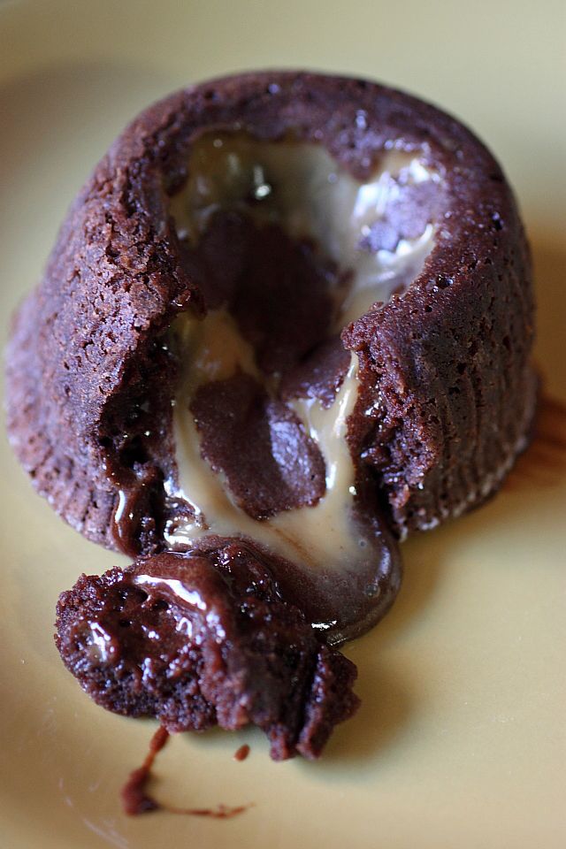 Molten Chocolate Cake with Dulce de Leche Filling {mind-over-batter.com}