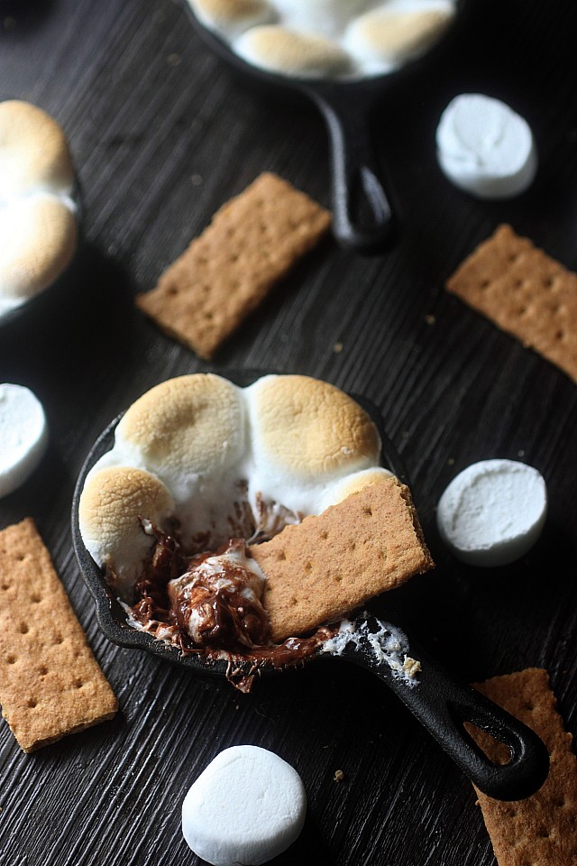 Mini Peanut Butter Chocolate S'mores Dip {mind-over-batter.com}