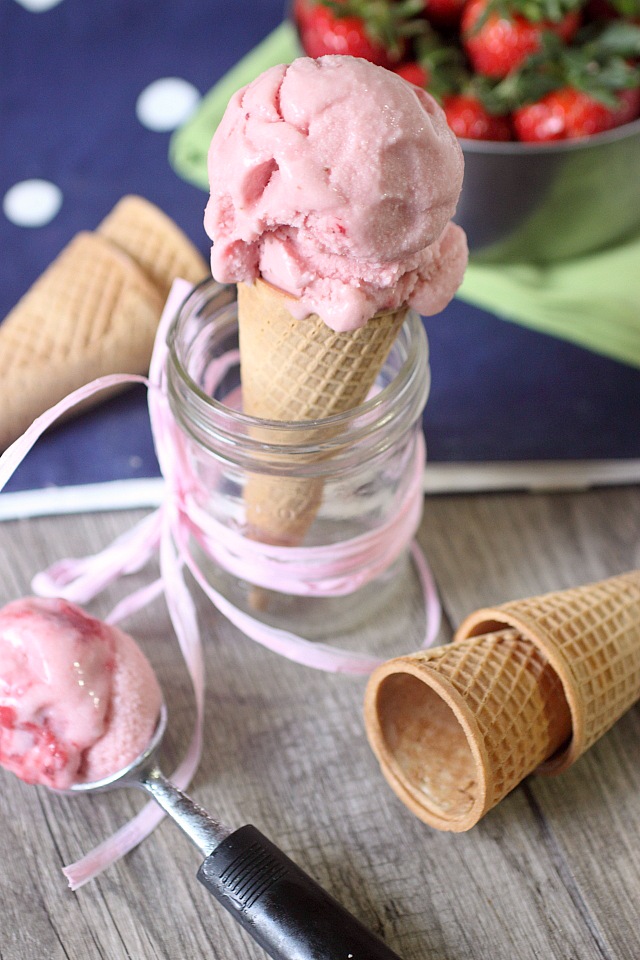 Strawberry Ice Cream {mind-over-batter.com}