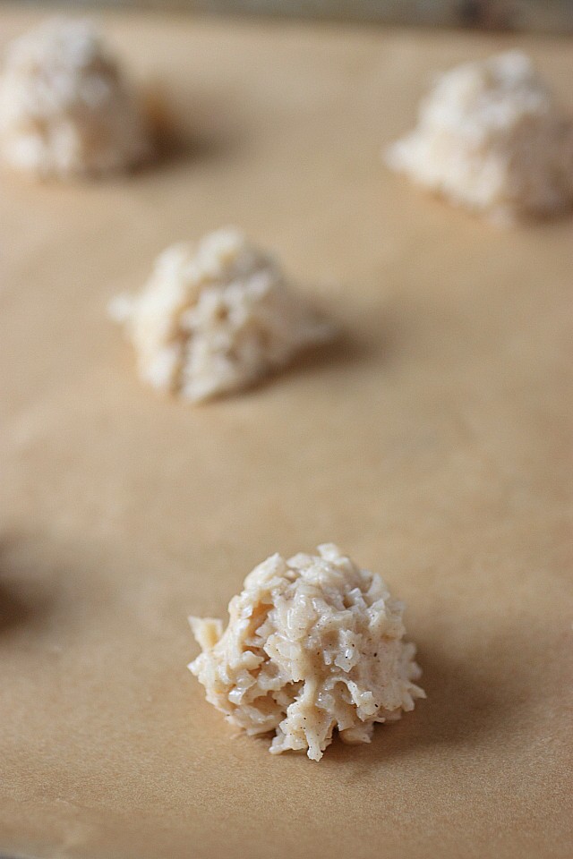 Coquito Macaroons {mind-over-batter.com}