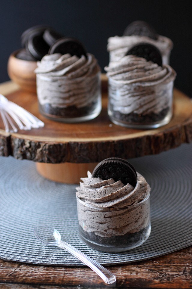 No Bake Cookies -N- Cream Cheesecakes [mind-over-batter.com]