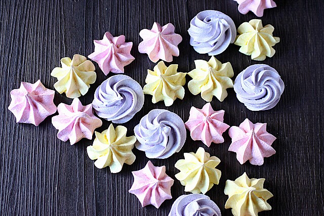 Jell-O Meringues Cookies! Mounds of pillow soft meringue is whipped to perfection, enhanced with your favorite Jell-O flavor, and piped into pretty shapes! These Jell-O Meringues are fun to make and even more fun to eat! {mind-over-batter.com}