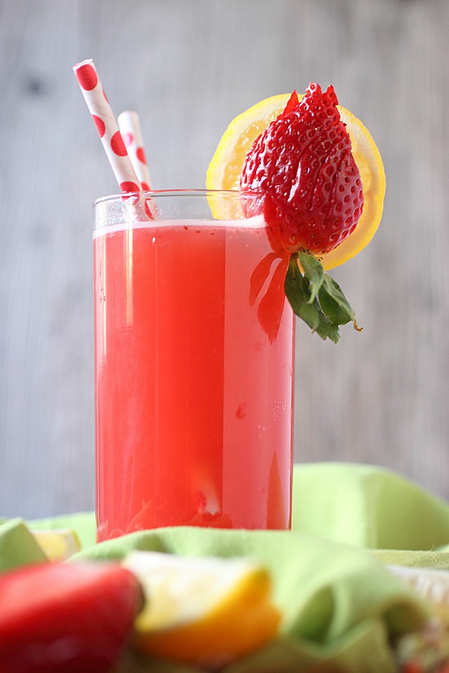Strawberry Lemonade {mind-over-batter.com}