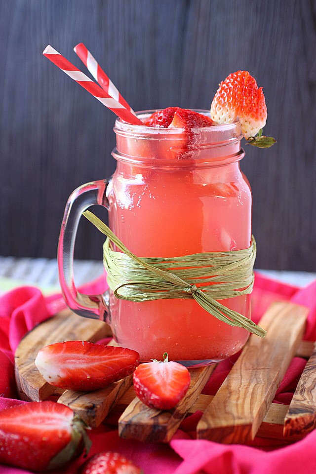 Strawberry Soda {mind-over-batter.com}