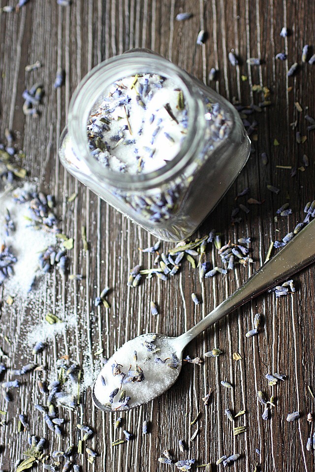 DIY - Lavender Vanilla Infused Sugar {mind-over-batter.com}