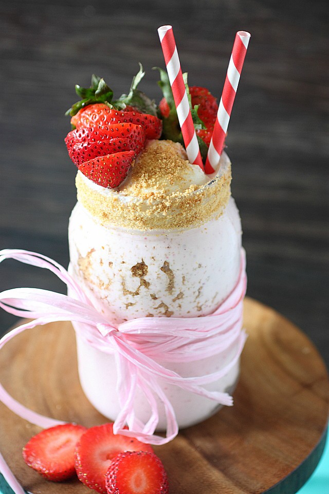 It's hot out. Let's get down with this Strawberry Cream Cheese Milkshake! Creamy vanilla bean ice cream is blended with fresh strawberries, tangy cream cheese, and served with crushed graham crackers. It's a frozen treat you must sip all summer long! {mind-over-batter.com}