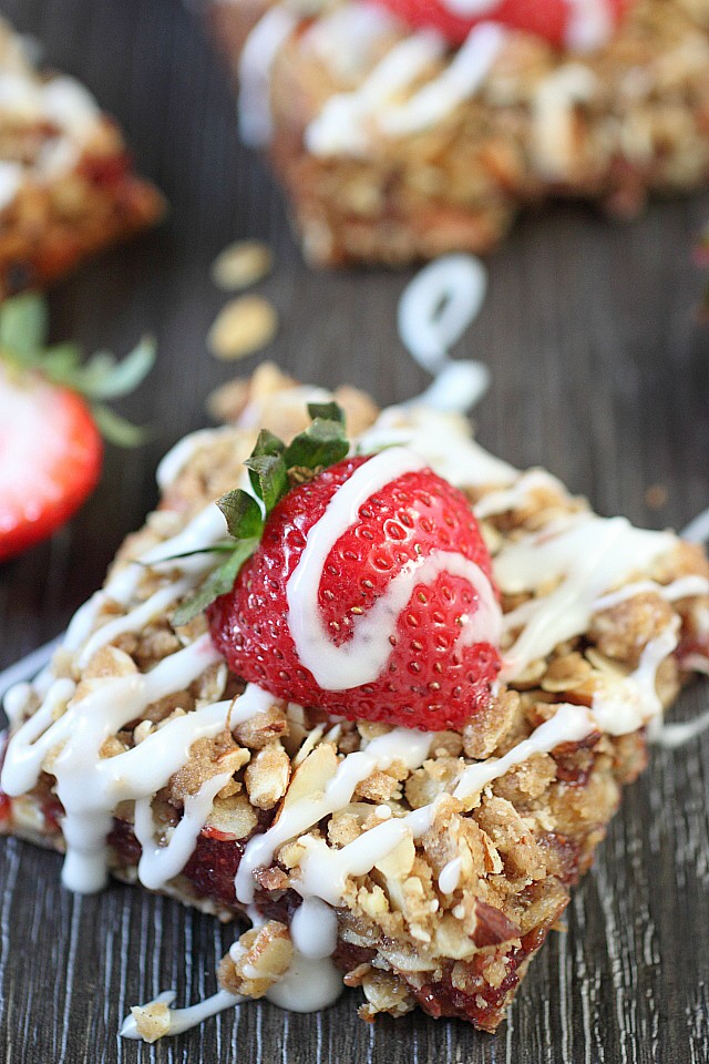 Seasonal Strawberry Vanilla Jam is sandwiched between two delightful almond oat crumble layers! These Strawberry Almond Crumble Bars make a perfect breakfast or afternoon tea snack!-- mind-over-batter.com