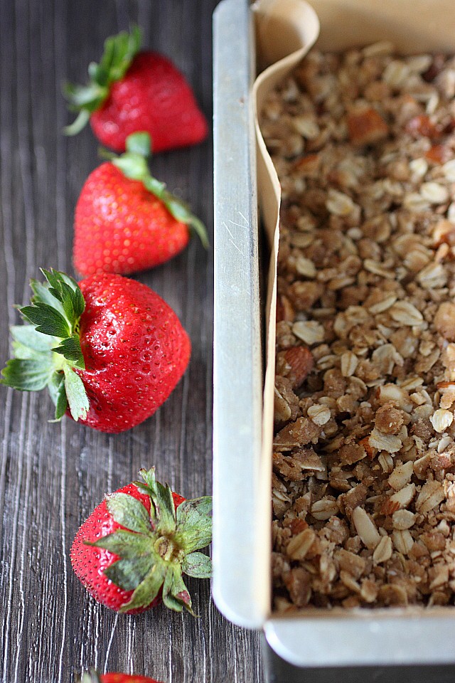 Seasonal Strawberry Vanilla Jam is sandwiched between two delightful almond oat crumble layers! These Strawberry Almond Crumble Bars make a perfect breakfast or afternoon tea snack! -- mind-over-batter.com