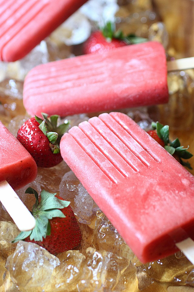 Five ingredients - Fresh strawberies, sugar, water, vanilla extract, and gelatin are all you need to make these flavor-packed strawberrylicious summer popsicles!{mind-over-batter.com}