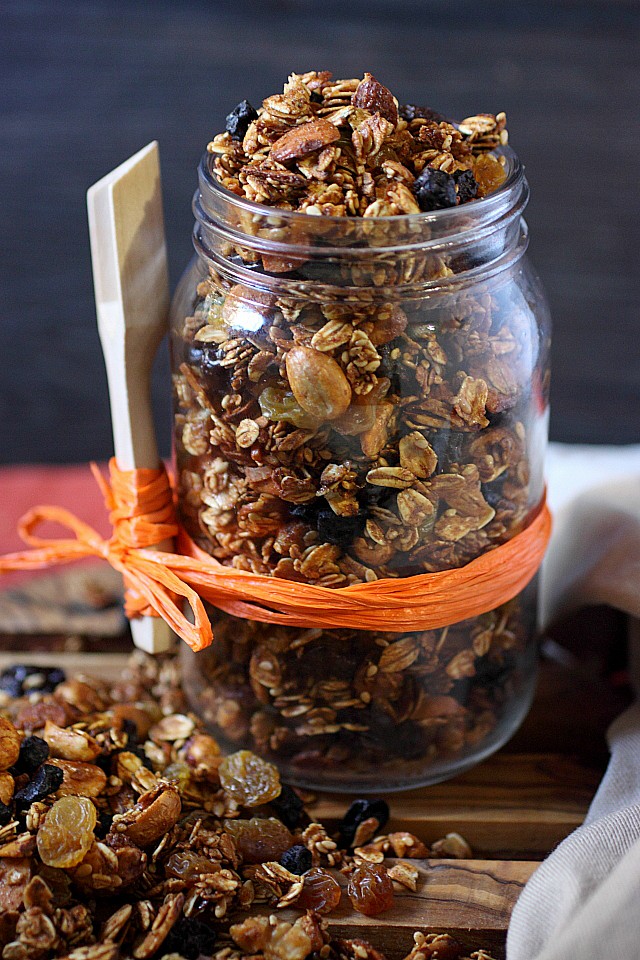 Homemade granola has never been easier! This Kitchen Sink Granola has all the things! Good things! Lightly sweetened with raw organic honey, brown sugar syrup, and a hint of brown sugar. Chock full of nuts, seeds, and coconut flakes – For texture, nutrients, and a bit o' protein. Finally, apple butter and warm spices to observe the fall stylo! www.mind-over-batter.com