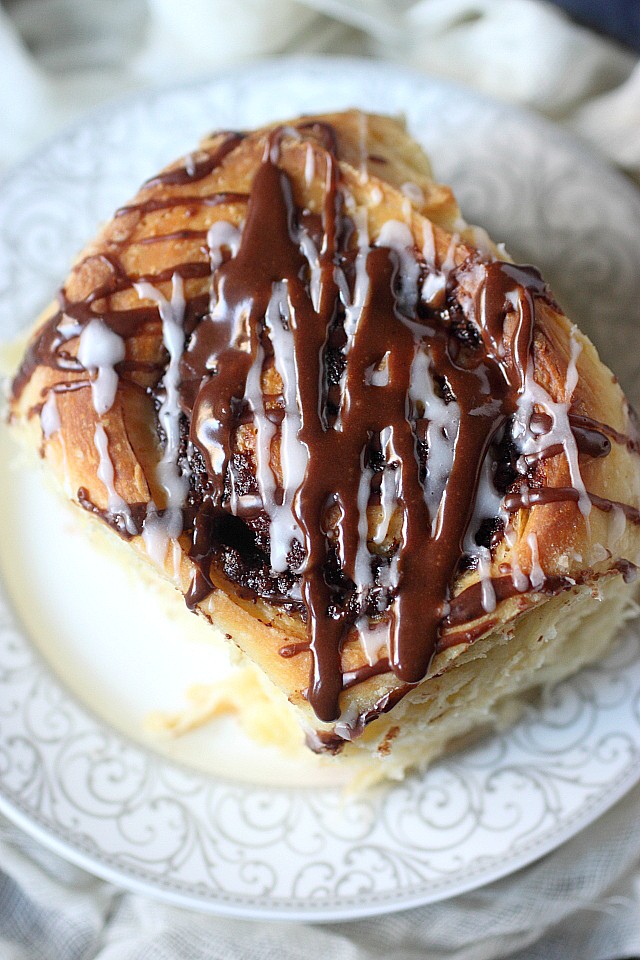 These are the BEST Chocolate Breakfast Rolls EVER! Super fluffy and a treat to bite into – These rolls are filled with a sweet chocolate filling and are liberally drizzled with a cocoa glaze! Perfect for an indulgent breakfast! www.mind-over-batter.com