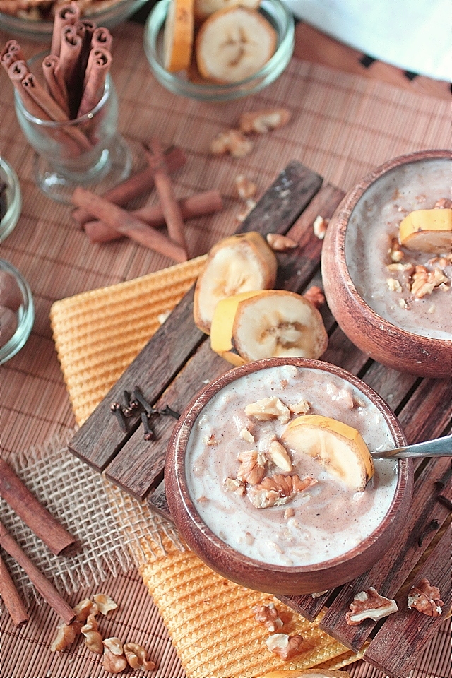 Bowl with bananas and cream oatmeal - Bananas and spices